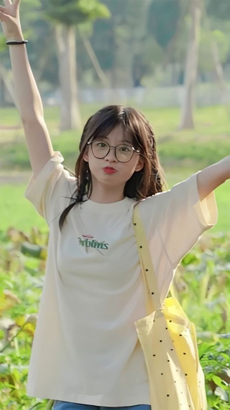 Ảnh con gái đeo kính ngọt ngào