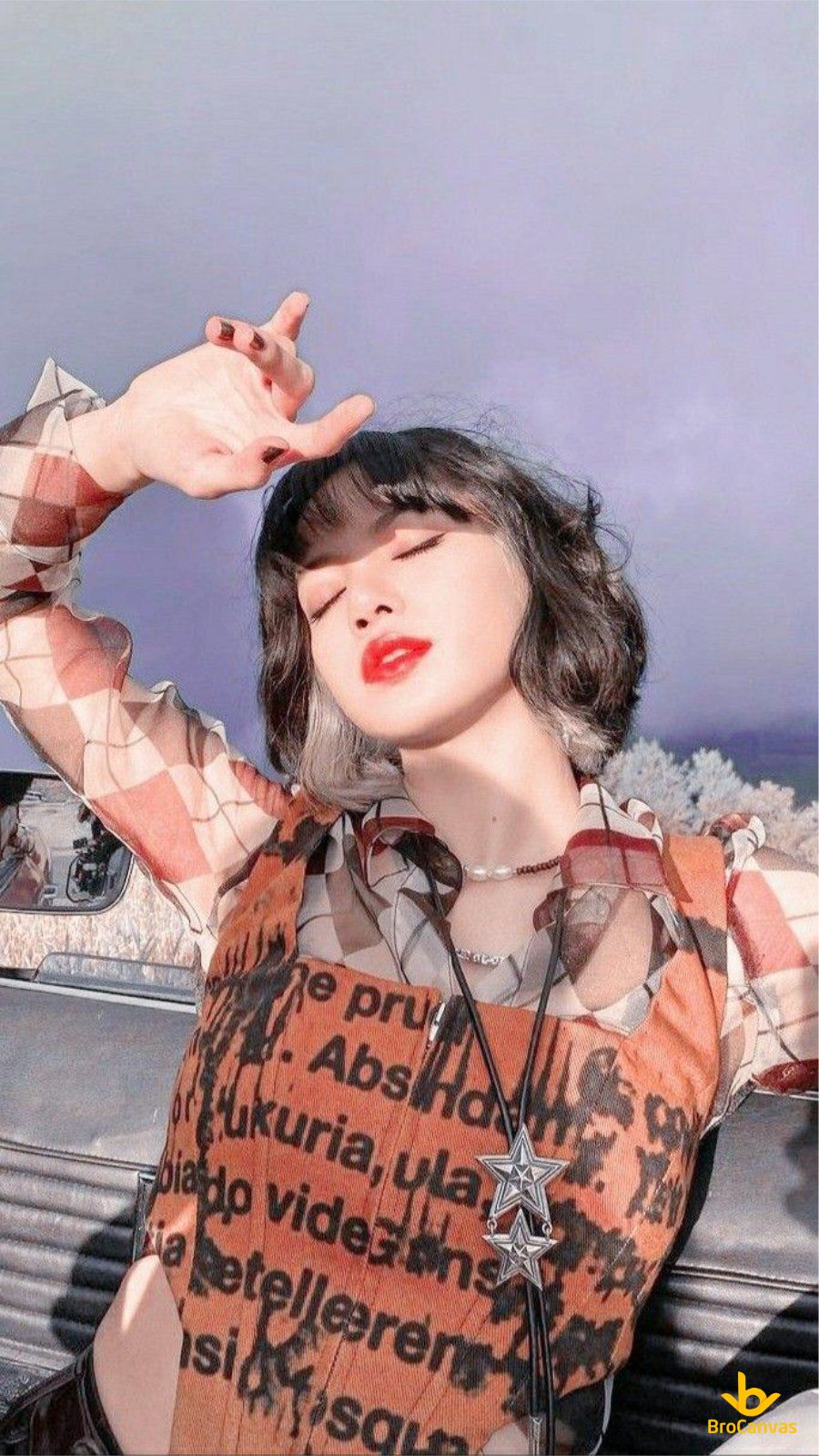 Hình Lisa Selfie Cùng Xe Hơi