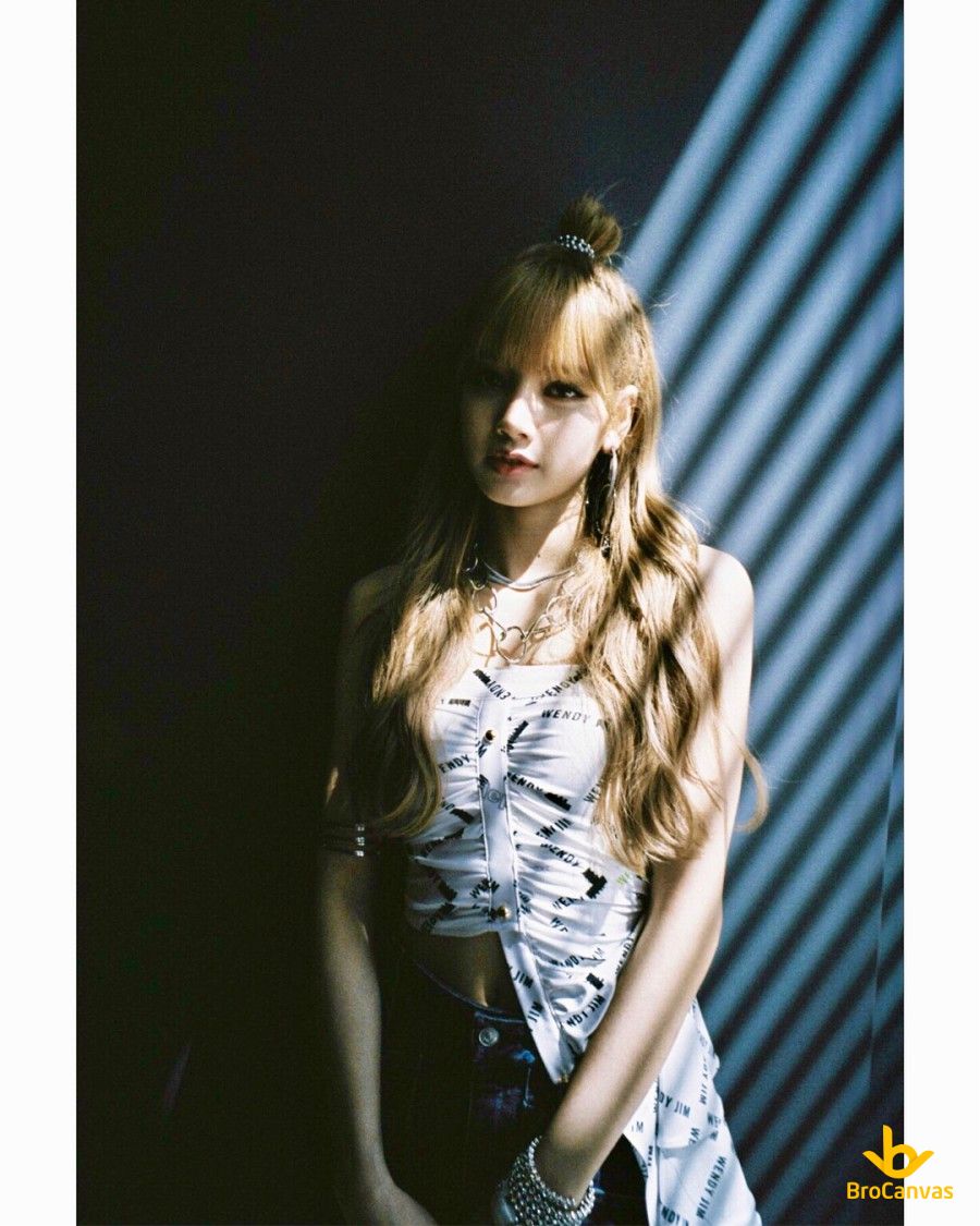 Hình ảnh Lisa Tạo Dáng E Thẹn