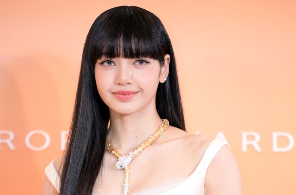 Việc Lisa (BlackPink) biểu diễn ở hộp đêm gây ra làn sóng tranh cãi lớn.