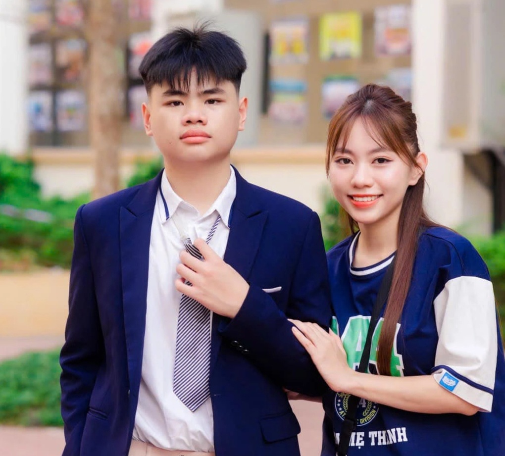 Mẹ 40 tuổi ở Hà Nội chụp ảnh cùng con trai gây sốt vì trẻ như bạn cùng lớp - 2