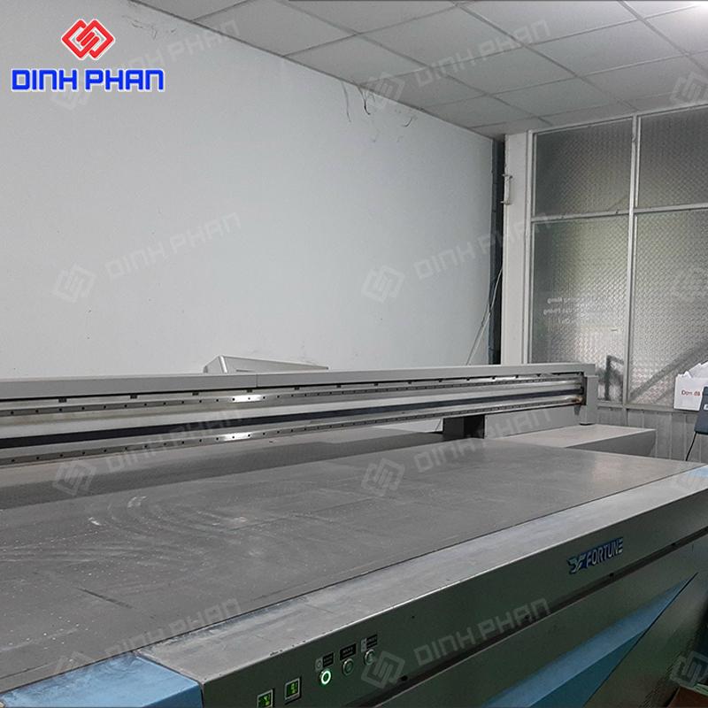 Máy in tranh tại công ty