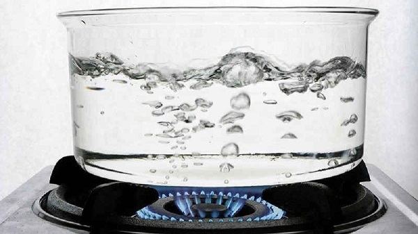 Nhiệt độ sôi của nước là bao nhiêu độ C ở điều kiện chuẩn?