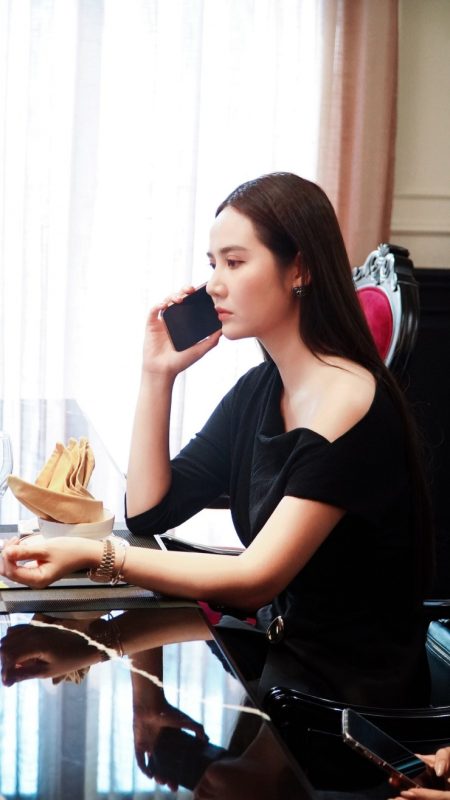 Diễn viên Huyền Lizzie tuổi 35 sexy sang chảnh, vẫn độc thân và không muốn kết hôn