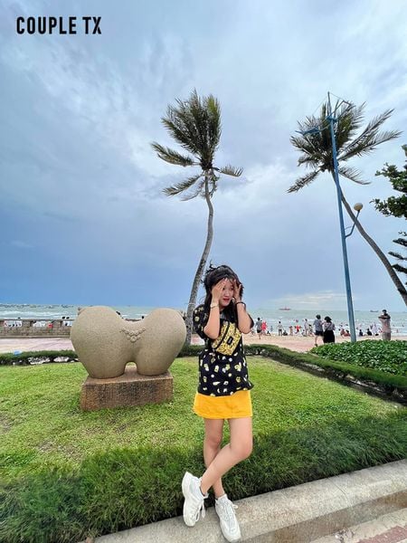 Phối Đồ Đi Biển Cực Sành Điệu Cho Phái Đẹp