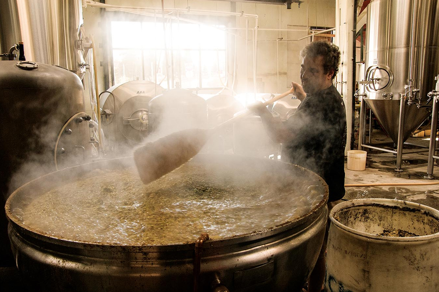 Trong quá trình mashing lúa mạch, các hợp chất hòa tan trong lúa mạch sẽ tan vào nước nóng