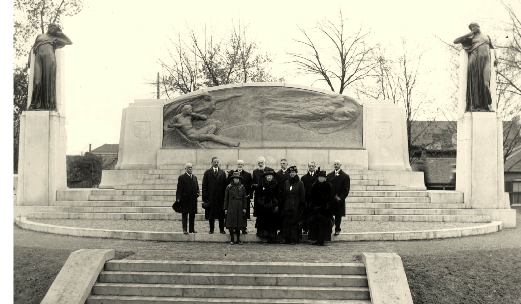 A group of people stand infront of the Telephone Memoral