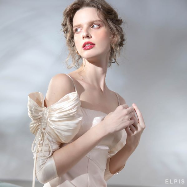 Thiết kế của Elpis Clothing mang phong cách trẻ trung, nữ tính nhưng vô cùng sang trọng và nổi bật