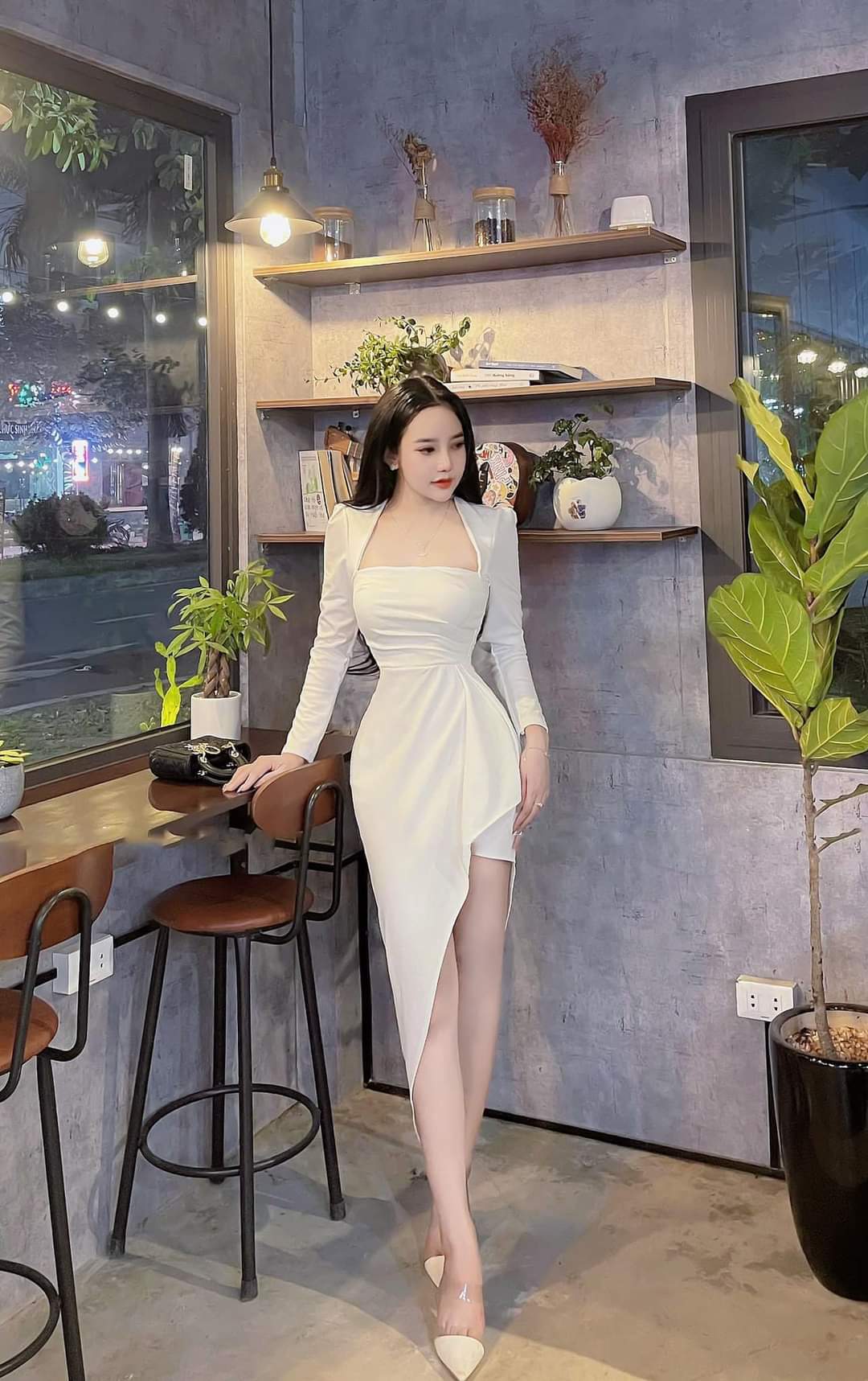 Đầm cổ vuông body xẻ tà Amimi Dress.