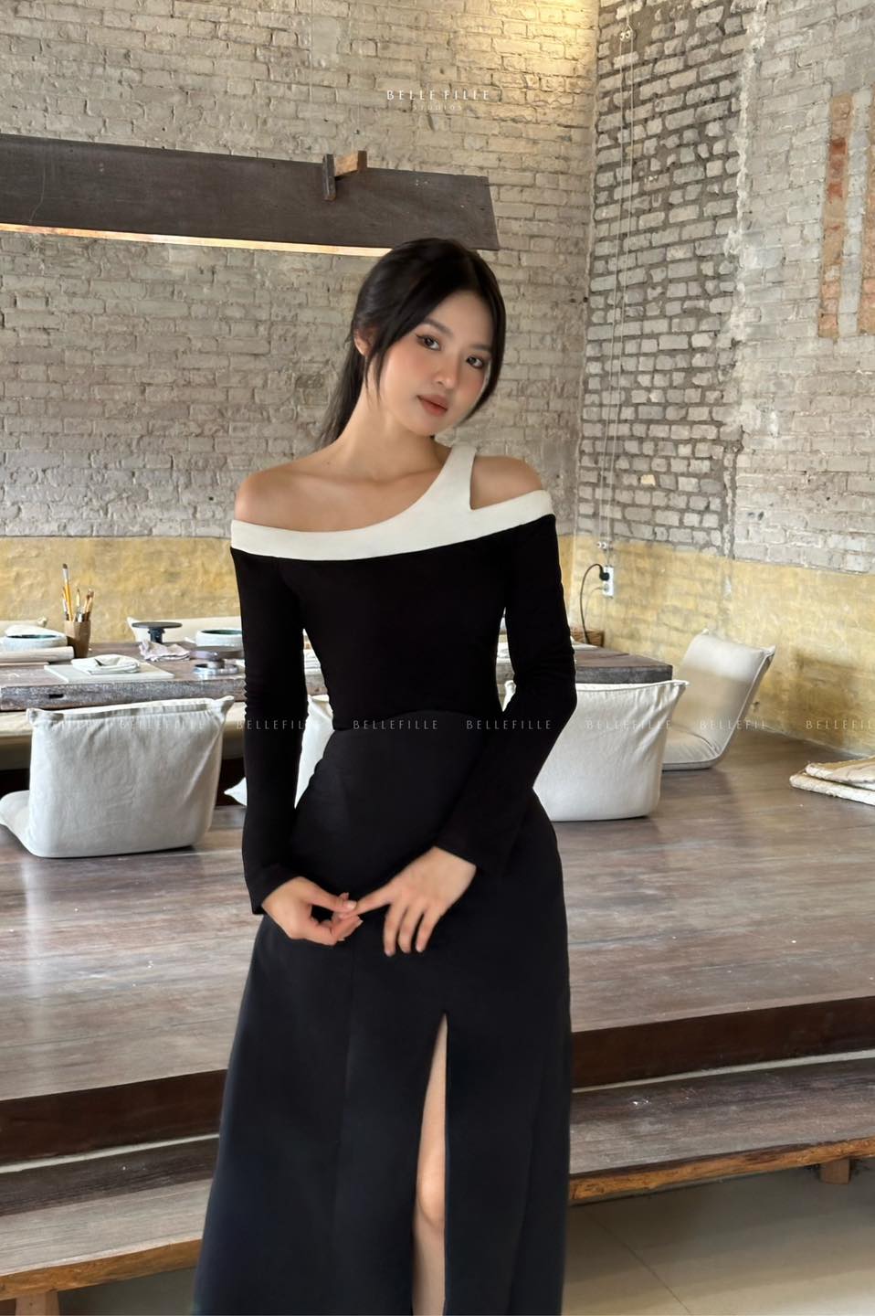 Đầm trễ vai cách điệu.