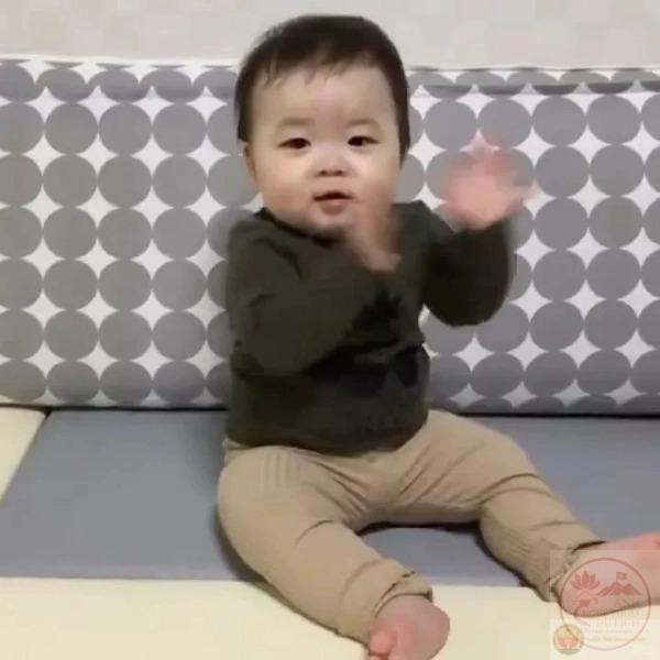 meme vỗ tay bất lực