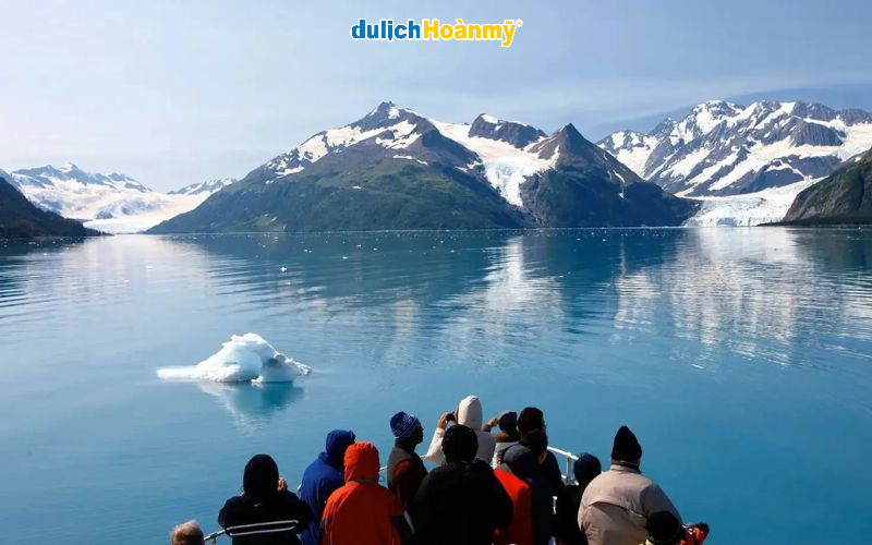 Vịnh Prince William Sound là một khu vực ven biển với cảnh quan đa dạng