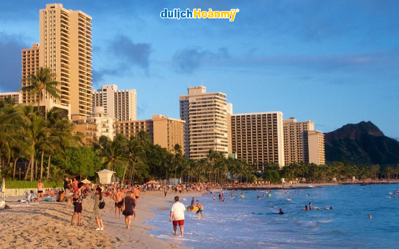 Bãi biển Waikiki ở Honolulu (đảo Oahu)