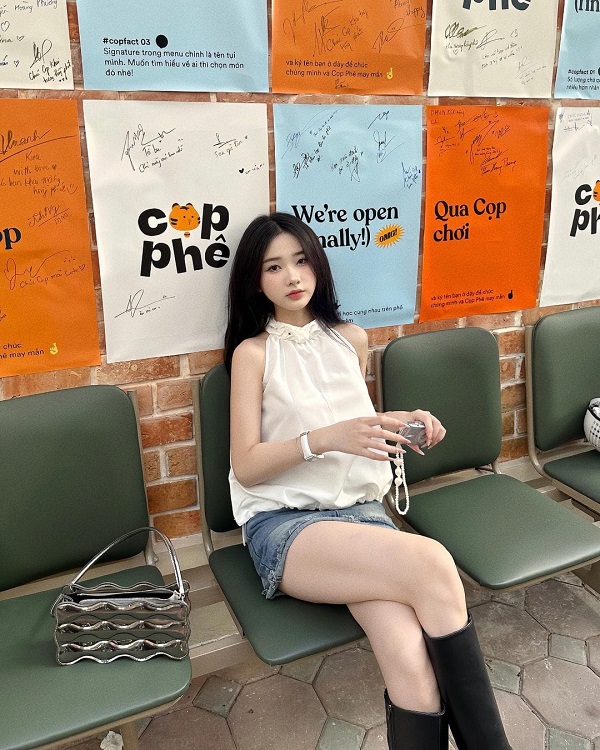 Ảnh gái xinh mặc váy ngắn khoe dáng. Tuyệt vời!