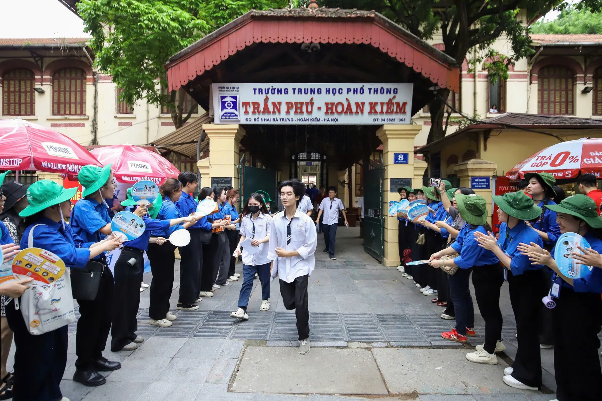 Thí sinh 2K7 thở phào, hoàn thành kỳ thi tốt nghiệp THPT 2025