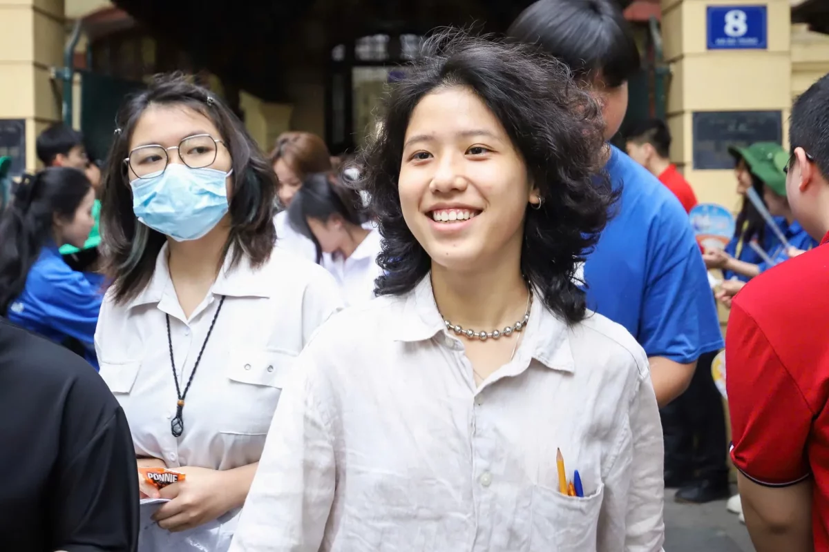 Thí sinh 2K7 thở phào, hoàn thành kỳ thi tốt nghiệp THPT 2025