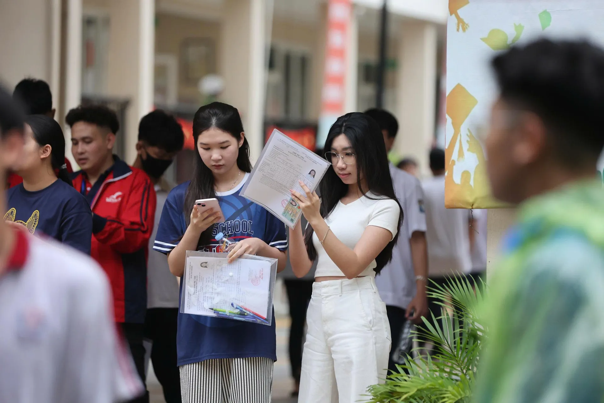 Thí sinh 2K7 thở phào, hoàn thành kỳ thi tốt nghiệp THPT 2025