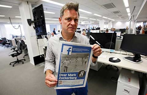 Tổng biên tập đối đầu với Facebook vì ‘Em bé napalm’