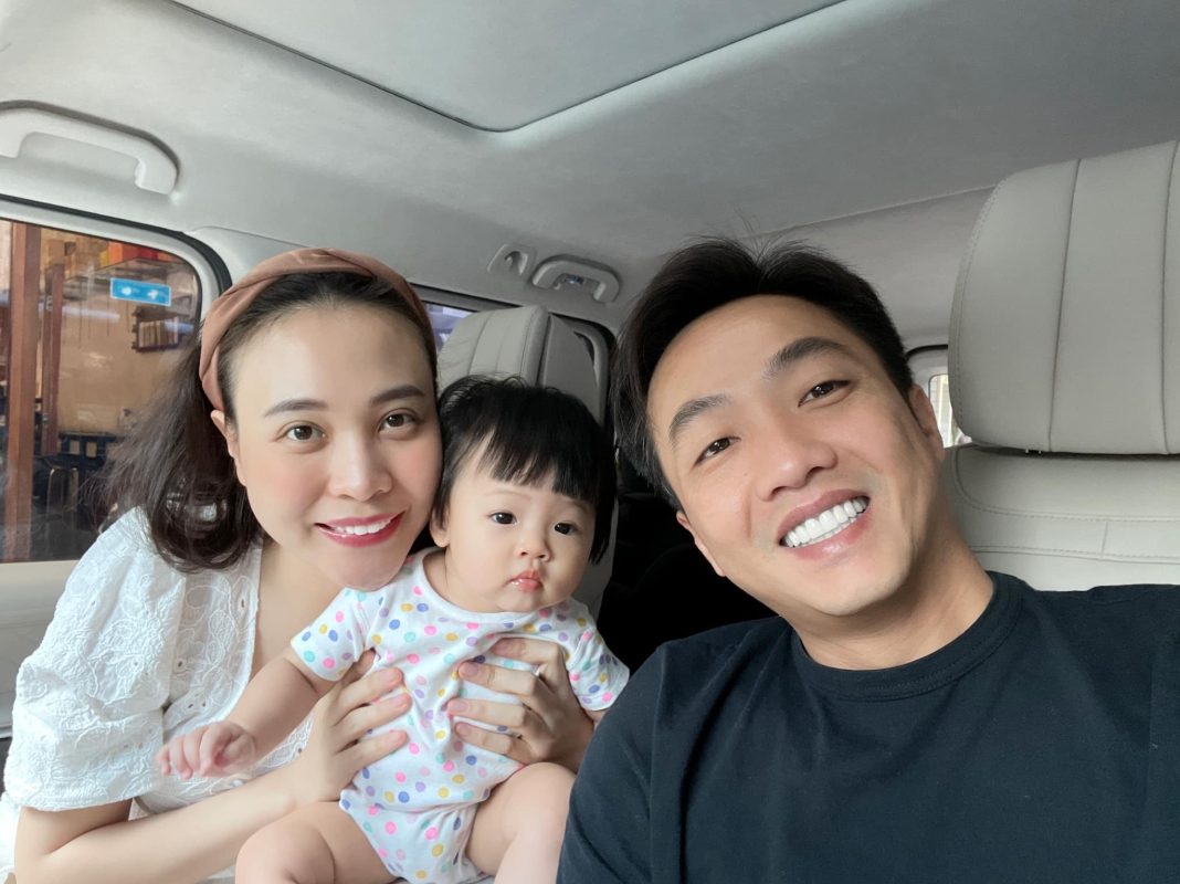 Cường Đôla ôm con gái ngủ nhưng ảnh Đàm Thu Trang chụp lén lúc nửa đêm gây khó hiểu