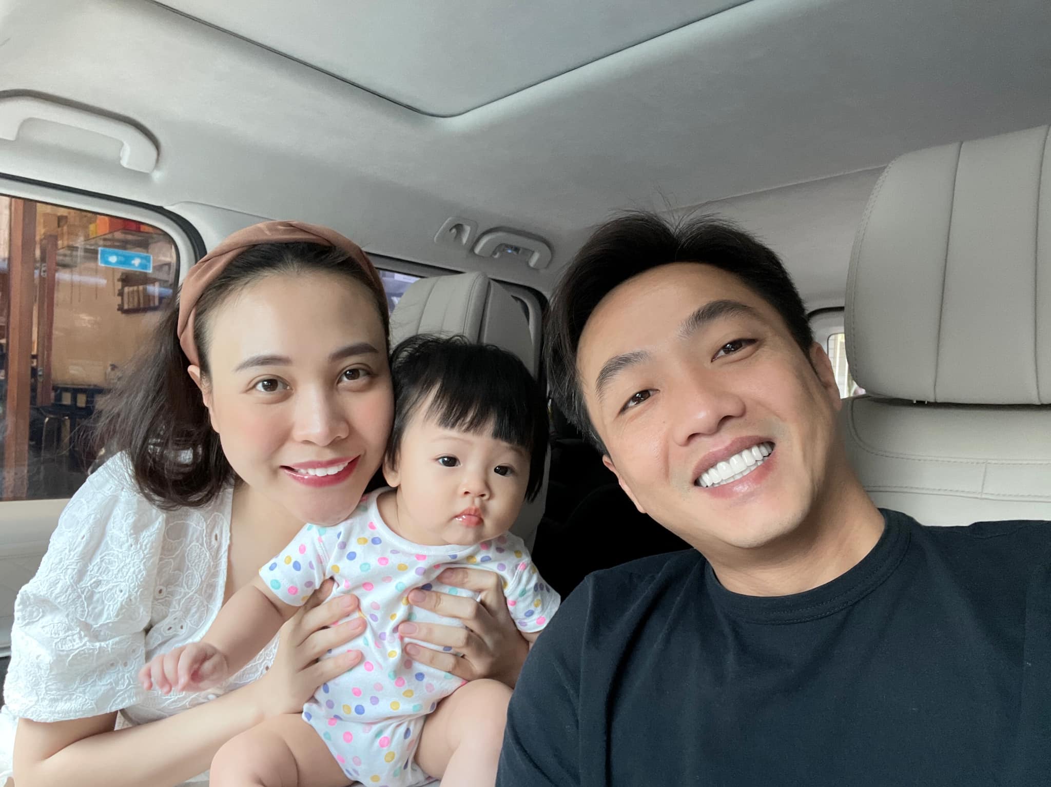 Cường Đôla ôm con gái ngủ nhưng ảnh Đàm Thu Trang chụp lén lúc nửa đêm gây khó hiểu - 2