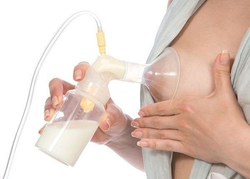 Núm vú bị nứt hoặc chảy máu khi cho con bú: Xử trí thế nào?