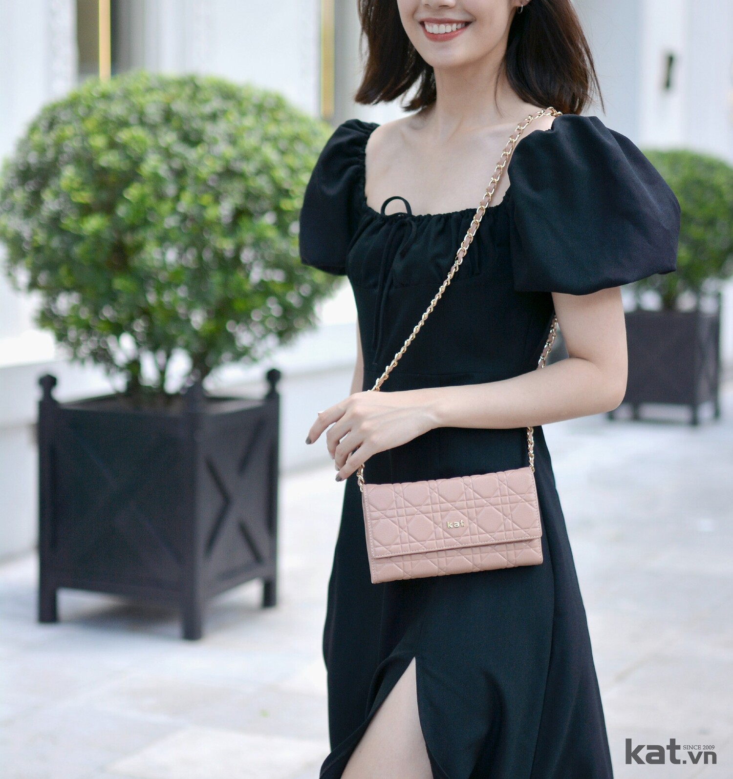 chọn túi xách đi dự tiệc cưới
