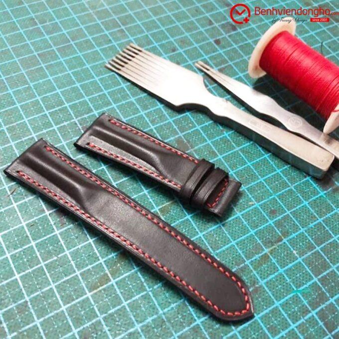 Không khuyến khích tự thay dây đồng hồ Burberry tại nhà