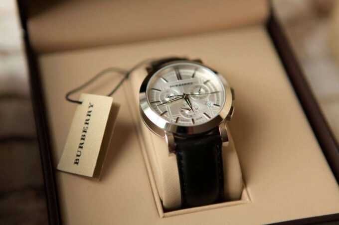 Thay dây đồng hồ Burberry chính hãng MIỄN PHÍ – Thay pin đồng hồ Burberry – Thay mặt kính đồng hồ Burberry