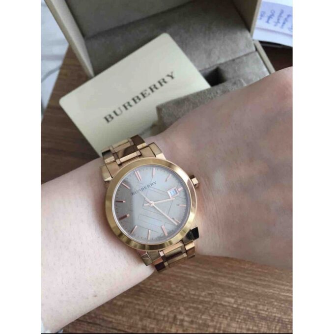 Phần lớn đồng hồ Burberry đều sử dụng thép 316L với khả năng chống gỉ sét gần như tuyệt đối