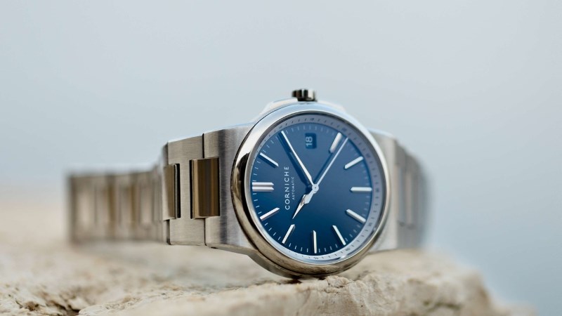 Đồng hồ Corniche sử dụng bộ máy lai Seiko độc đáo