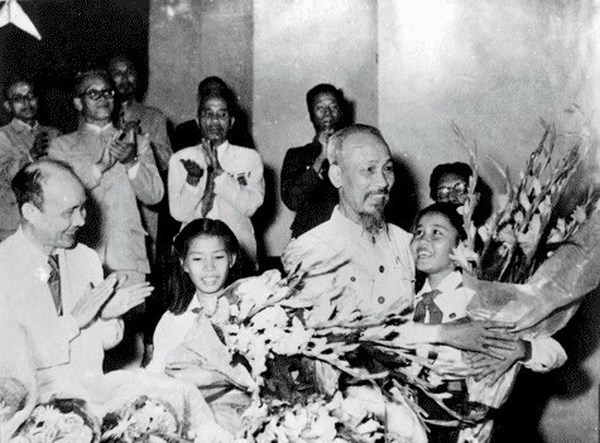 10-9-1955: Bác Hồ khẳng định sức mạnh của việc “đồng tâm hiệp lực”