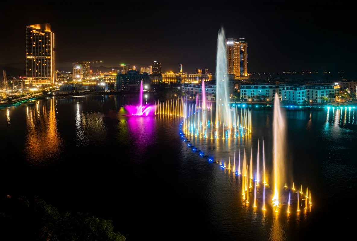 Halo Bay Show debuts at Halong Marina, wins three Vietnam records, offers free nightly performances - BIM Group