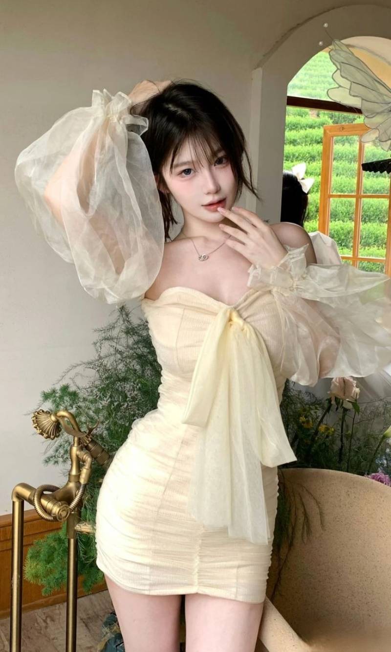 Ảnh gái xinh chụp dáng trong bộ váy đẹp