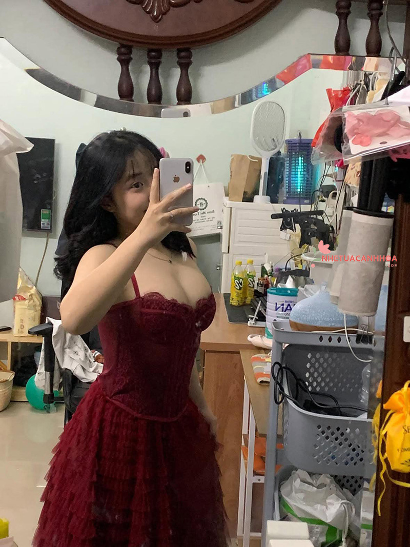 Gái xinh show ngực khủng