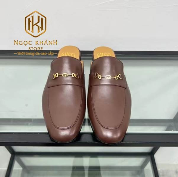 Giày sục Gucci nữ màu nâu khóa logo vàng