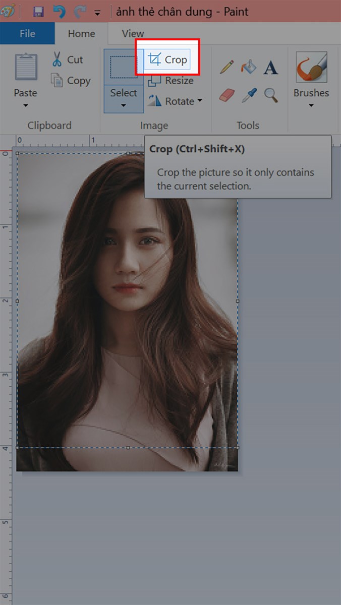 Chọn Crop hoặc nhấn tổ hợp phím Ctrl + Shift + X để cắt ảnh