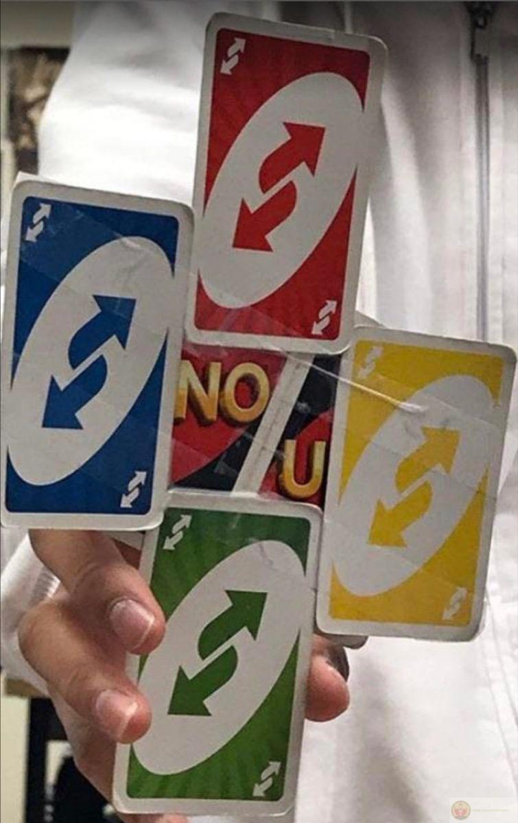 Ảnh chế đảo ngược Uno biến tình huống căng thẳng thành trò đùa vui nhộn bất ngờ