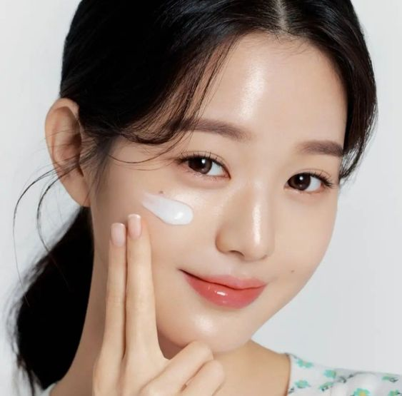 Top 10 kem dưỡng ẩm cho da hỗn hợp thiên khô được ưa chuộng hiện nay