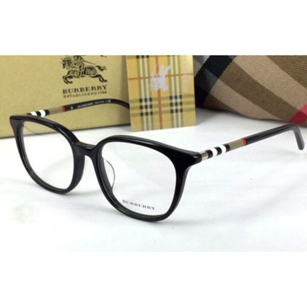 mat-kinh-burberry-2