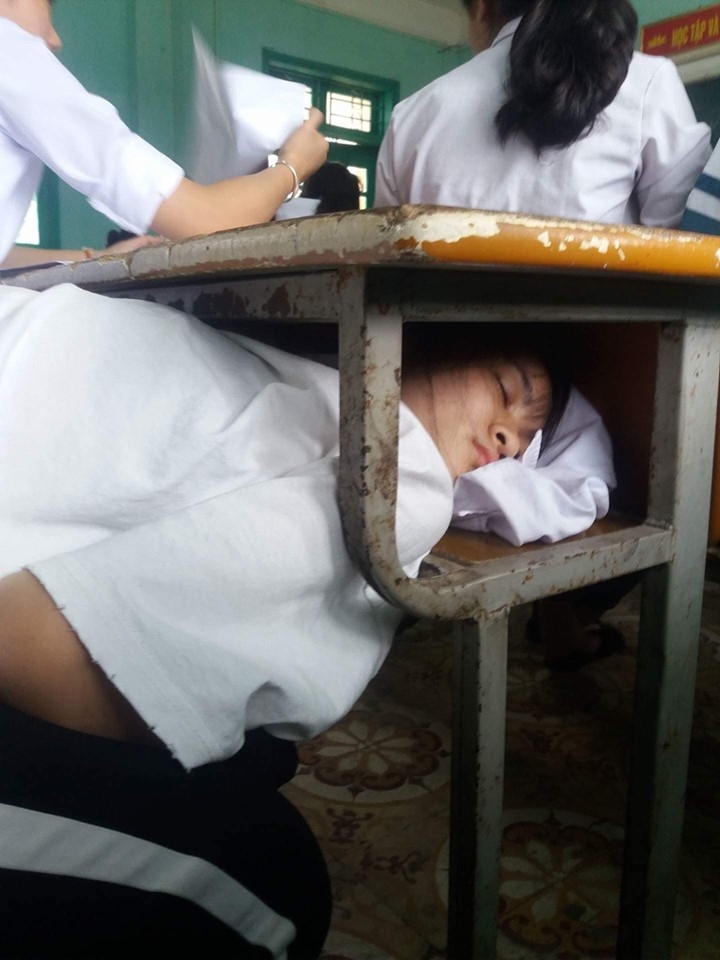 Kẻ mạnh là kẻ ngủ giữa deadline