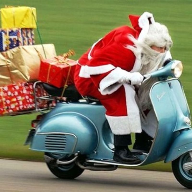 meme ông già noel đua xe
