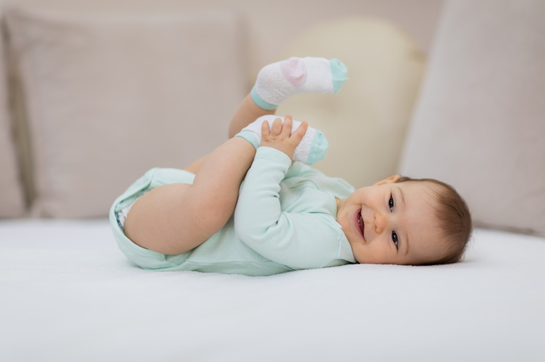 Trẻ lẫy nhiều có tốt không? Có nên cho trẻ lẫy sớm không?