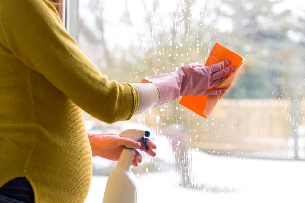 bà bầu ngửi mùi thuốc tẩy có sao không