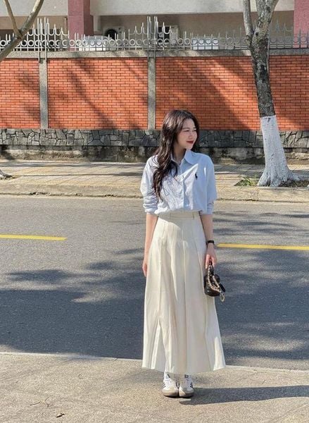 Phối đồ với chân váy dài chữ A - Chọn chất liệu theo mùa