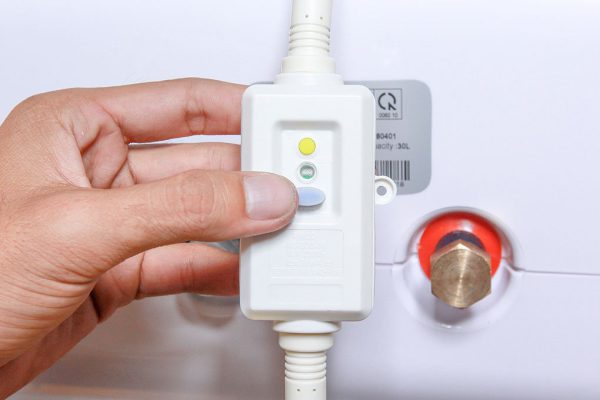 Nguyên nhân và cách khắc phục bình nóng lạnh không ra nước nóng