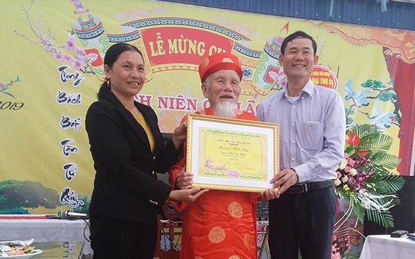 sân khấu lễ mừng thọ 70 tuổi (Nguồn: sưu tầm)