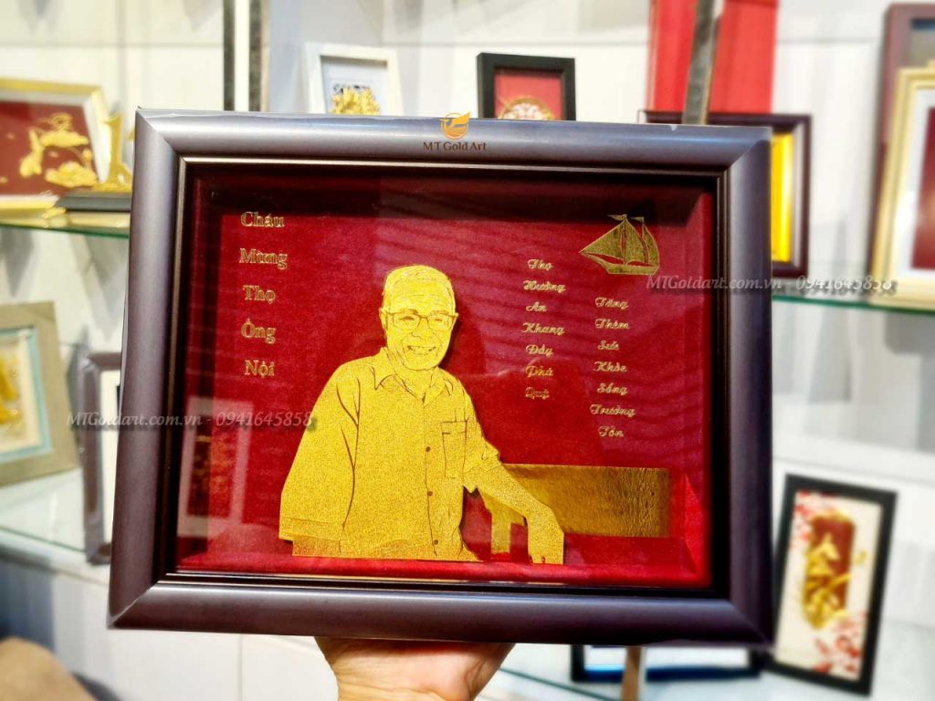 Quà mừng thọ- Tranh cá chép hoa sen dát vàng