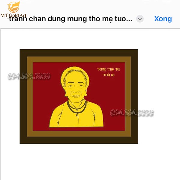 Hình ảnh khách hàng mua sắm trực tiếp tại showroom quà tặng vàng Mt Gold Art