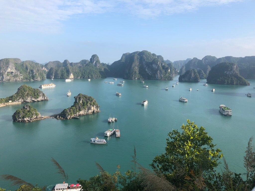 Âu Cơ the Fairy Princess The Dragon Lord Lac long Quân and water culture