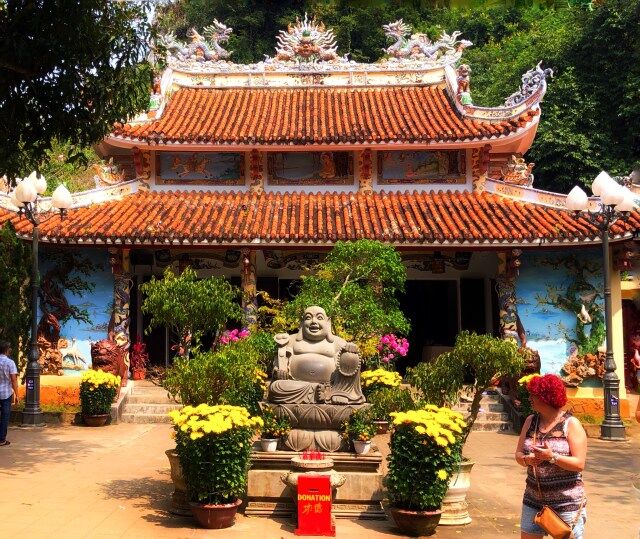 Âu Cơ the Fairy Princess The Dragon Lord Lac long Quân and water culture